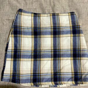 Cute plaid mini skirt. Perfect for the summer. Above the knee.